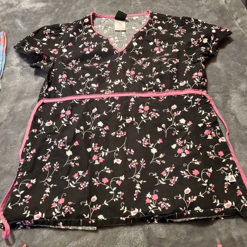 Scrub top - Picture 2 of 2